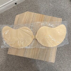 Seamless Adhesive Bra in Nude